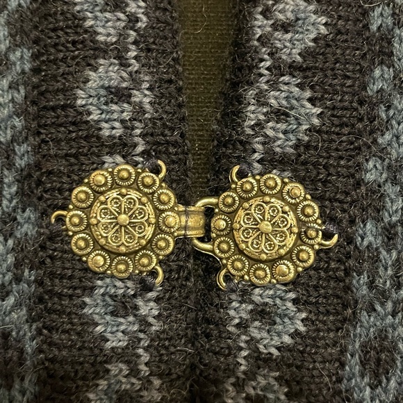 Nordstrickk Virgin Wool Blue Pattern Cardigan w/ metal closures (Norway), Small - Picture 4 of 11